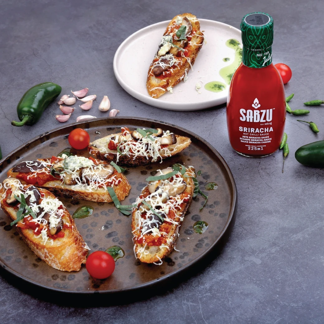
 Best selling sauce Sriracha hot chilli sauce 225ML by Sabzu with Jalapenos made in Thailand  