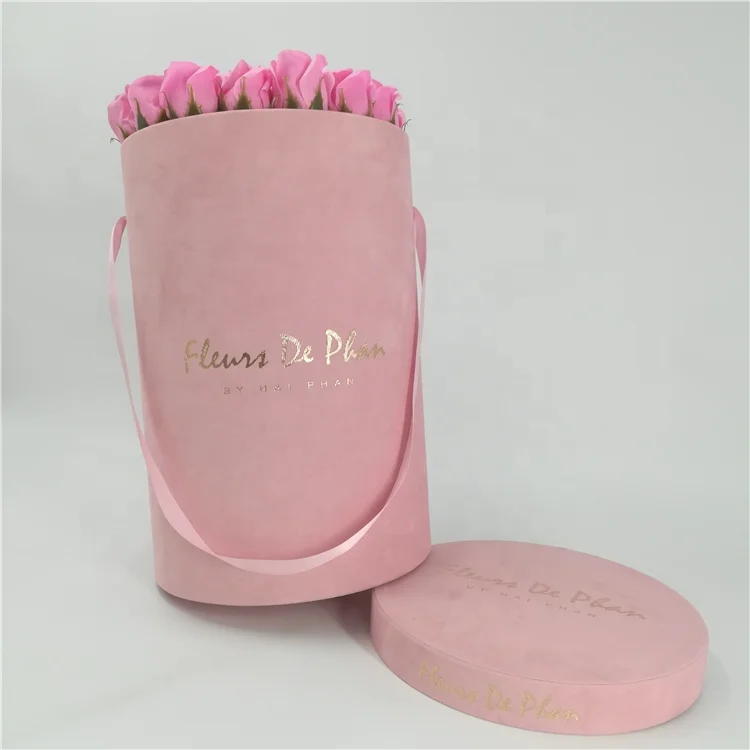 Pretty velvet boxes for flower packaging