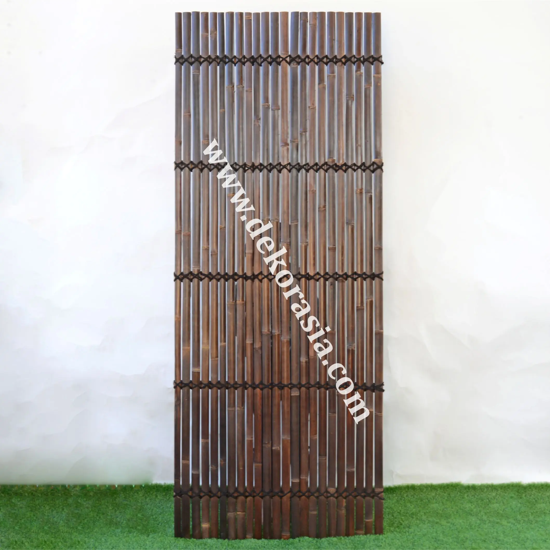 Black Bamboo Fence With 4 Back Slats And Cream Rope - Bamboo Screen