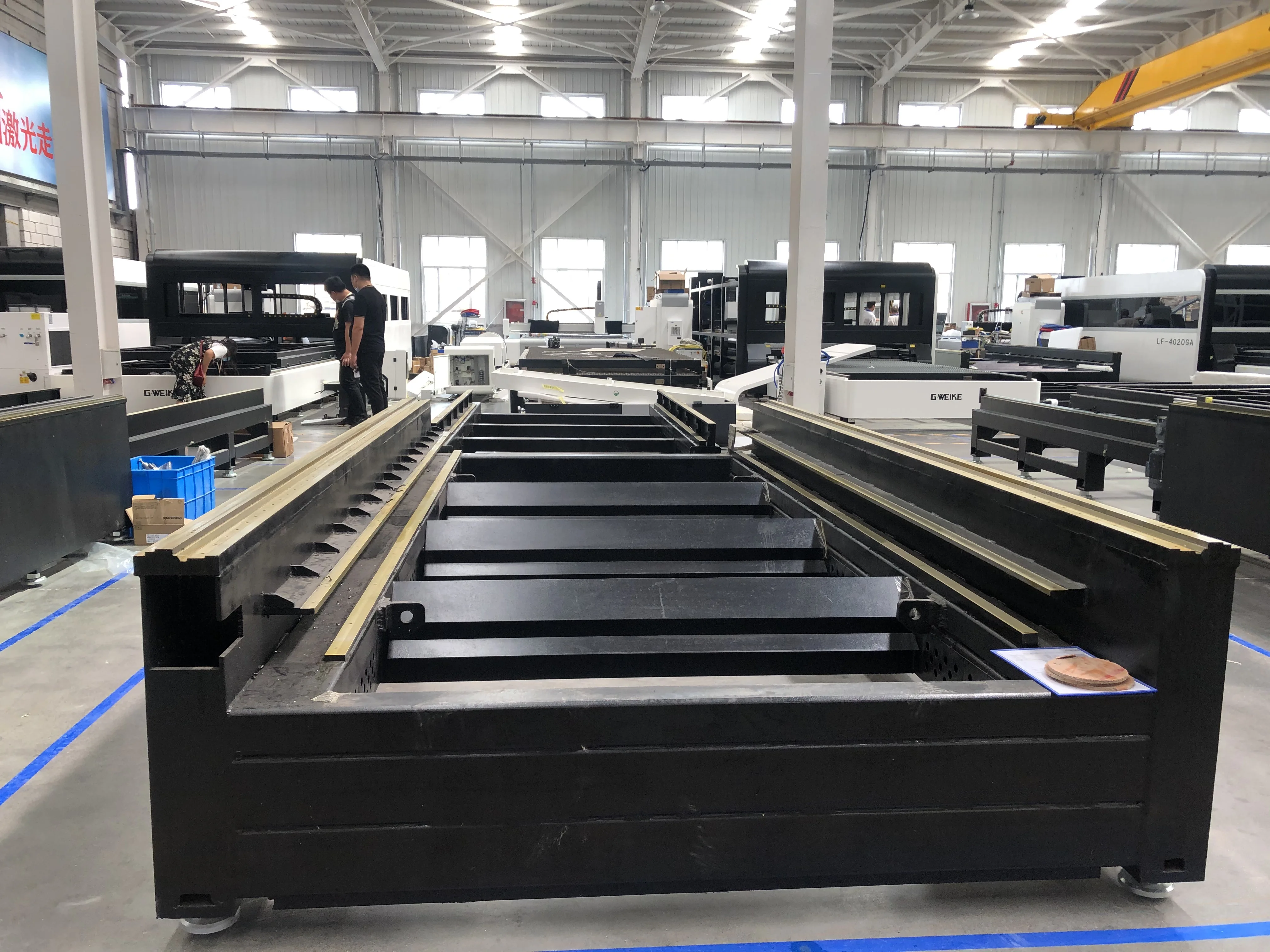 hot sale  laser cutting machine fiber laser 2000 watt cutting machine in USA fiber laser cutter for tube