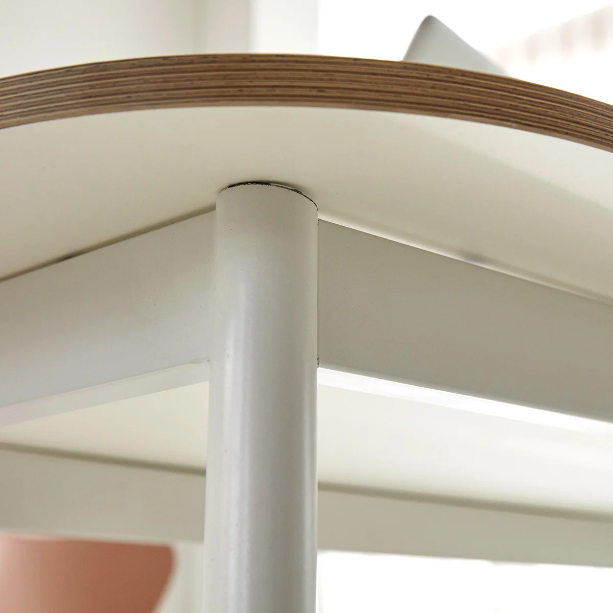 Modern Simple White Edge Stripe Top White Steel Frame Rectangular White Dining table set