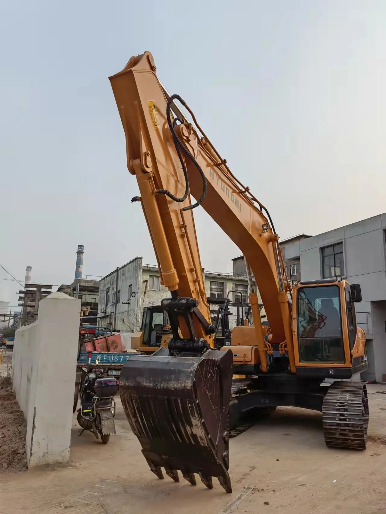 Used Hyundai 220 excavator heavy-duty Original Hyundai 220LC-7 220lc excavator for  sale