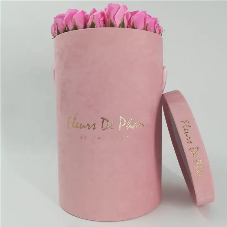 Pretty velvet boxes for flower packaging