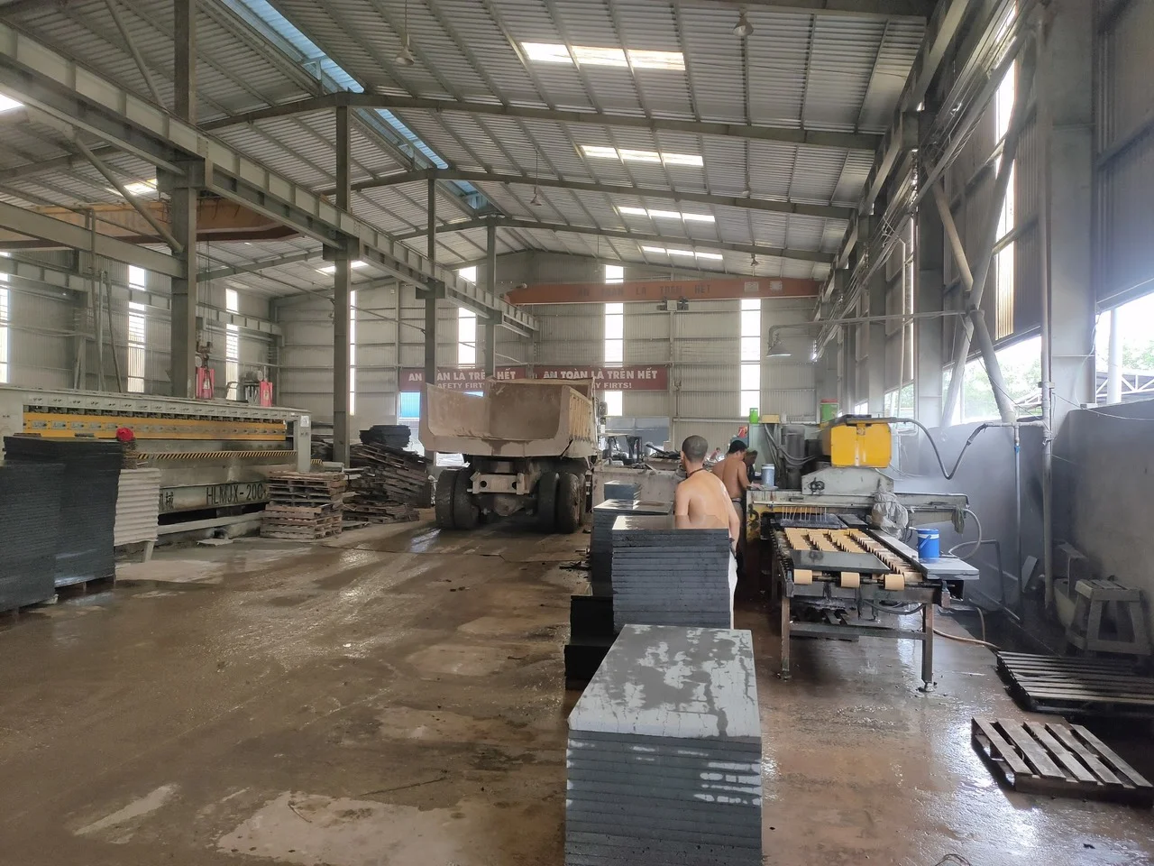 High Quality Small Slab ELA Stone Rustic Park Farmhouse Villa Hotel Tumbled  Basalt Stone from Vietnam