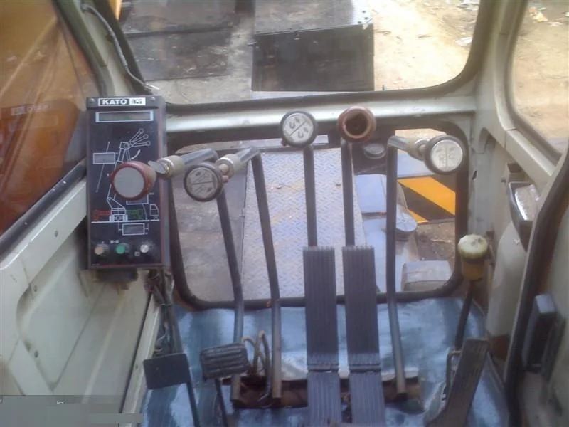 All good and cheap price Used KATO NK300E/NK400E/NK500E/NK1200E truck crane,30ton,35ton,45ton cranes for sale