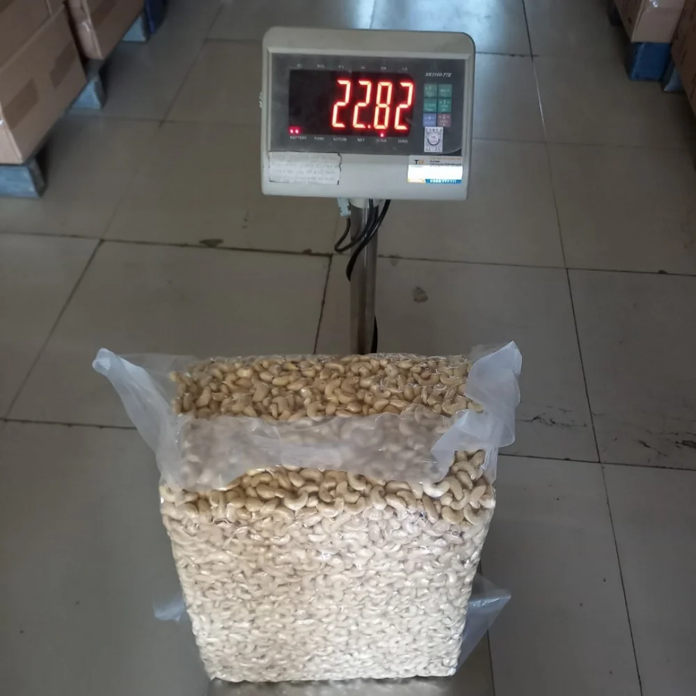 High Quality Raw Cashew Nuts W320 With Good Price And All Size Raw Cashew Kernel Nuts W320 W180 W240 W320 W450 Cashew N