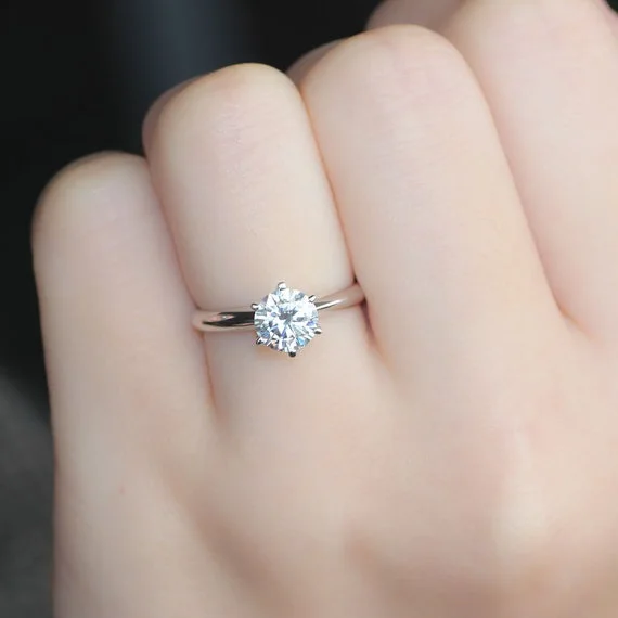 Marvelous design moissanite colorless diamond DEF Certified solitaire ring 10k/14k Low price worldwide delivery