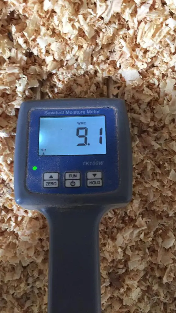 Best Quality Pine Wood Fertilizer /wood Shaving For Animal Bedding Super soft with size 15mm/ Wholesale wood shaving