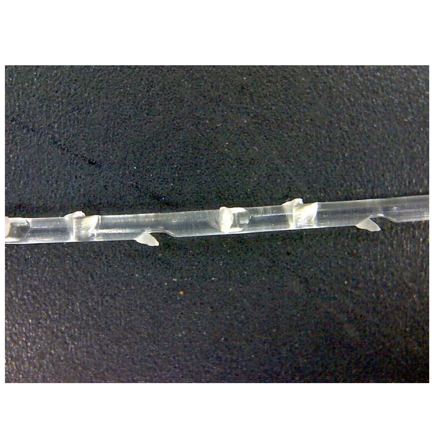 Looks like screw Can bring the volumizing effect by making collagen around thread [LUXX] Lifting Thread in Korea