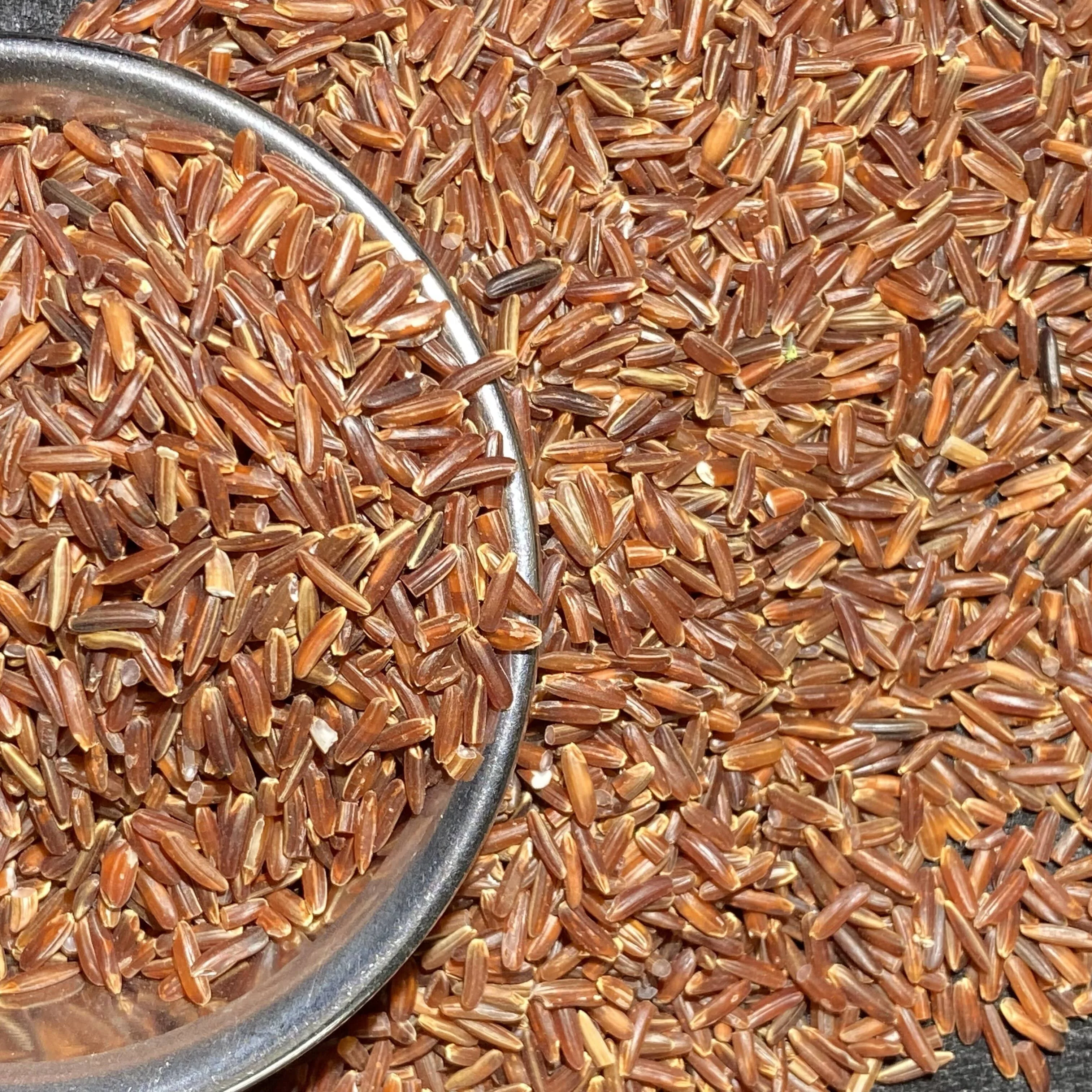 Сделано в Вьетнаме натуральный органический красный рис Лидер продаж низкая цена оптовая продажа