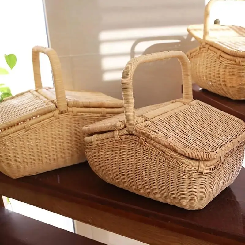 Natural brown wicker woven rattan wicker picnic baskets with lid and handle