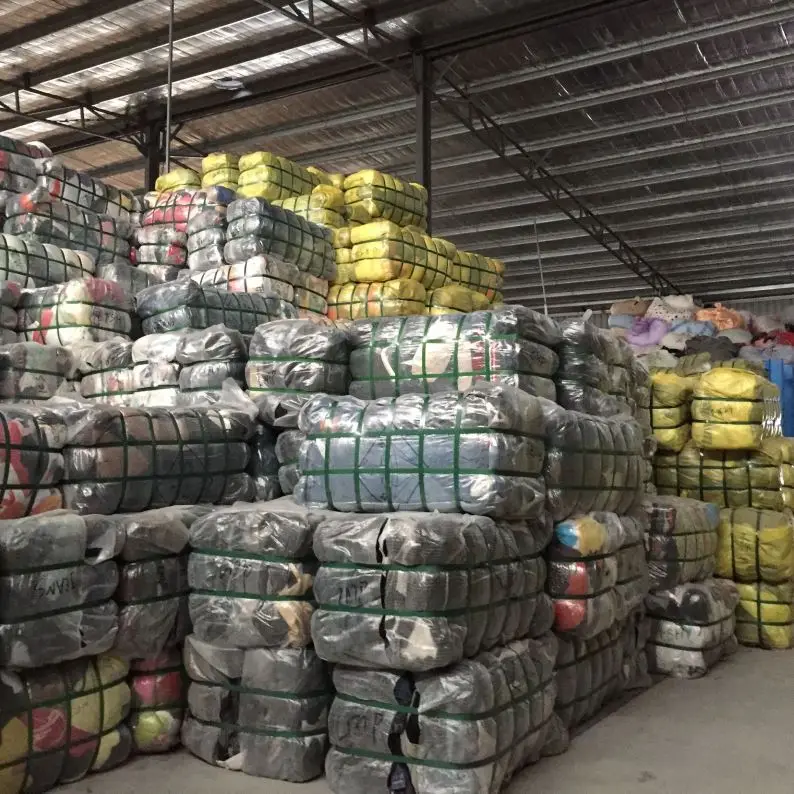  Для мужчин и женщин используется ткань в тюках зимняя сезон использованная одежда