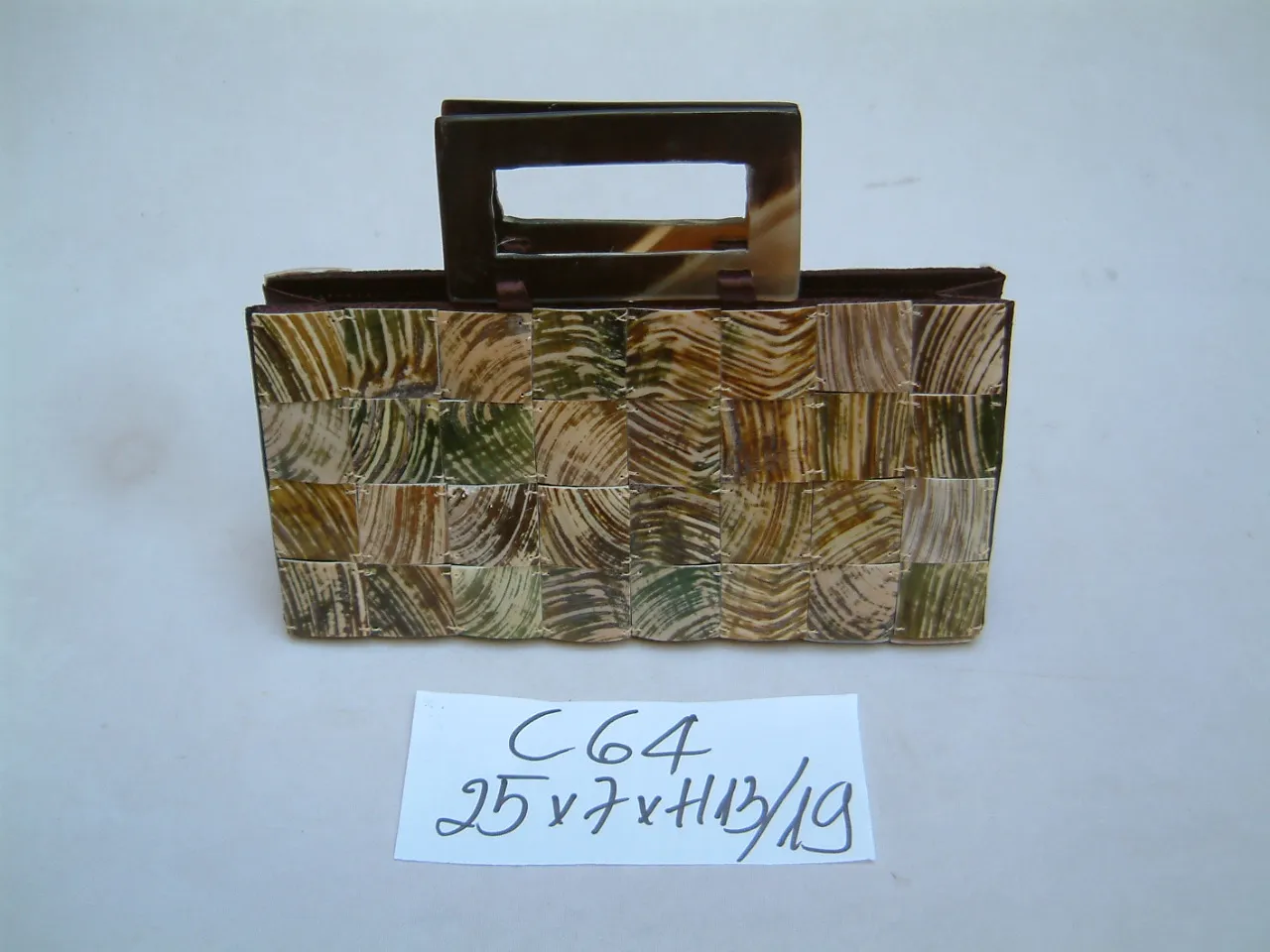 
Shell handbag with many designs 