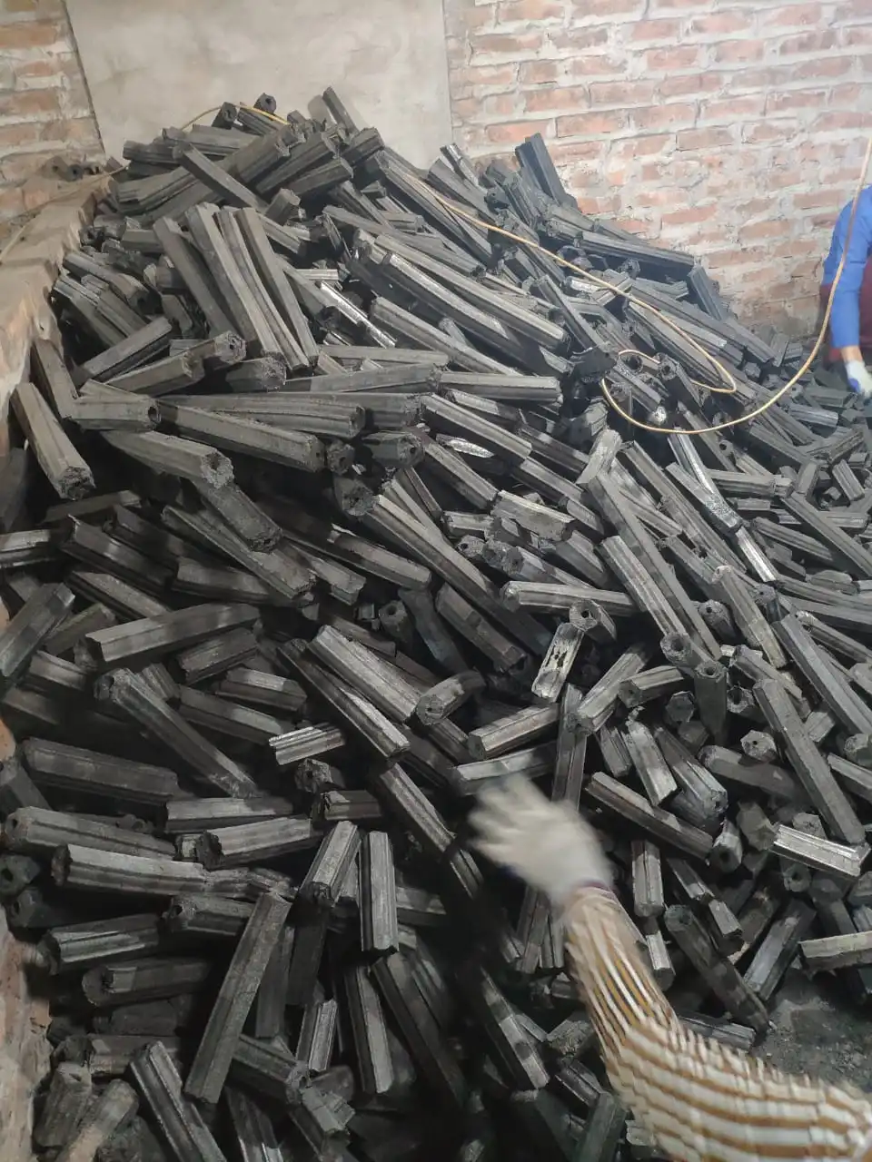 
QUICKLY LIGHTING sawdust briquette charcoal/bamboo charcoal 