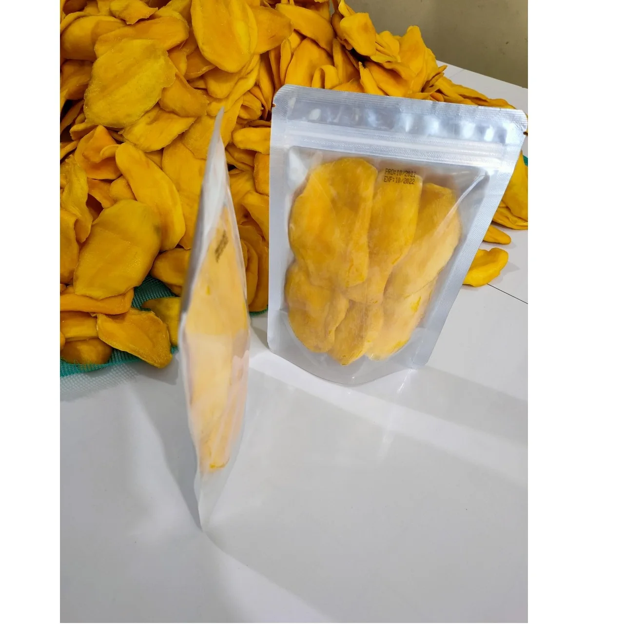 Vietnam Sweet Taste Mango Type Oval Shape Organic Open Air Cultivation Type Dried Mango in Vacuum Pack Packaging