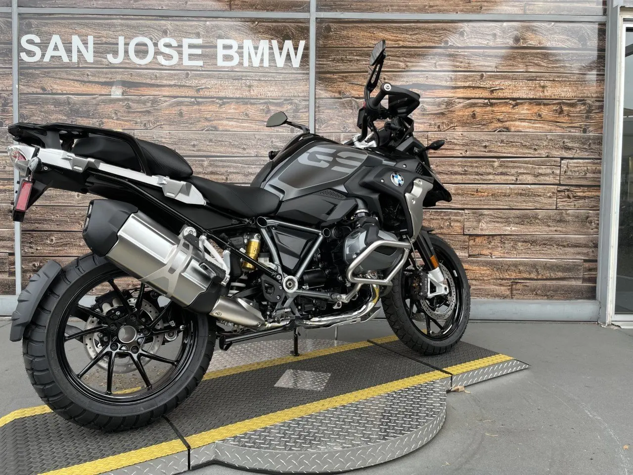 Слегка использованные 2021 BMWs R 1250