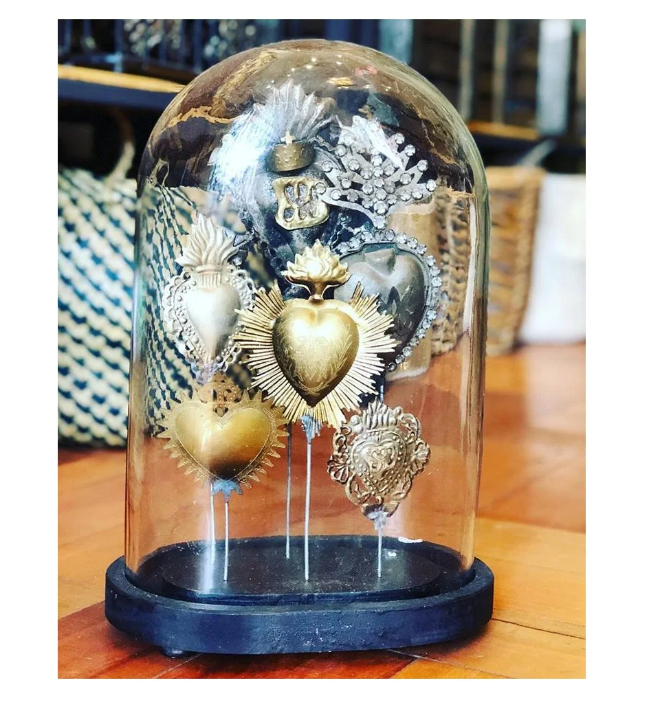 Стеклянный купольный дисплей «священные сердца»
