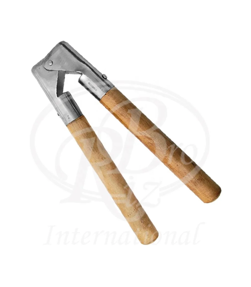 Barnes style dehorner with wooden handles veterinary livestock animal instrument dehorners