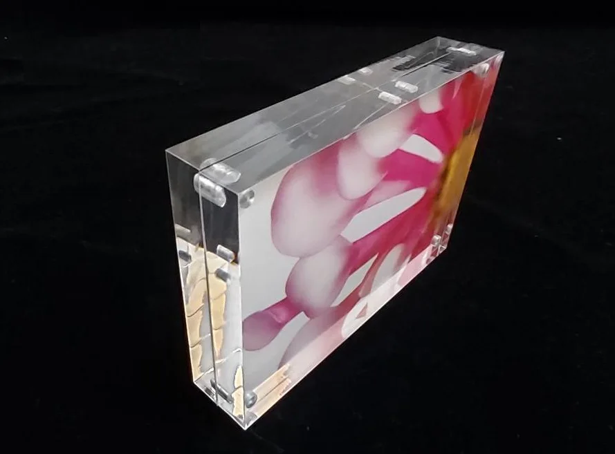 Factory Wholesale Freestanding Clear Acrylic Magnetic Photo Frame for Gift