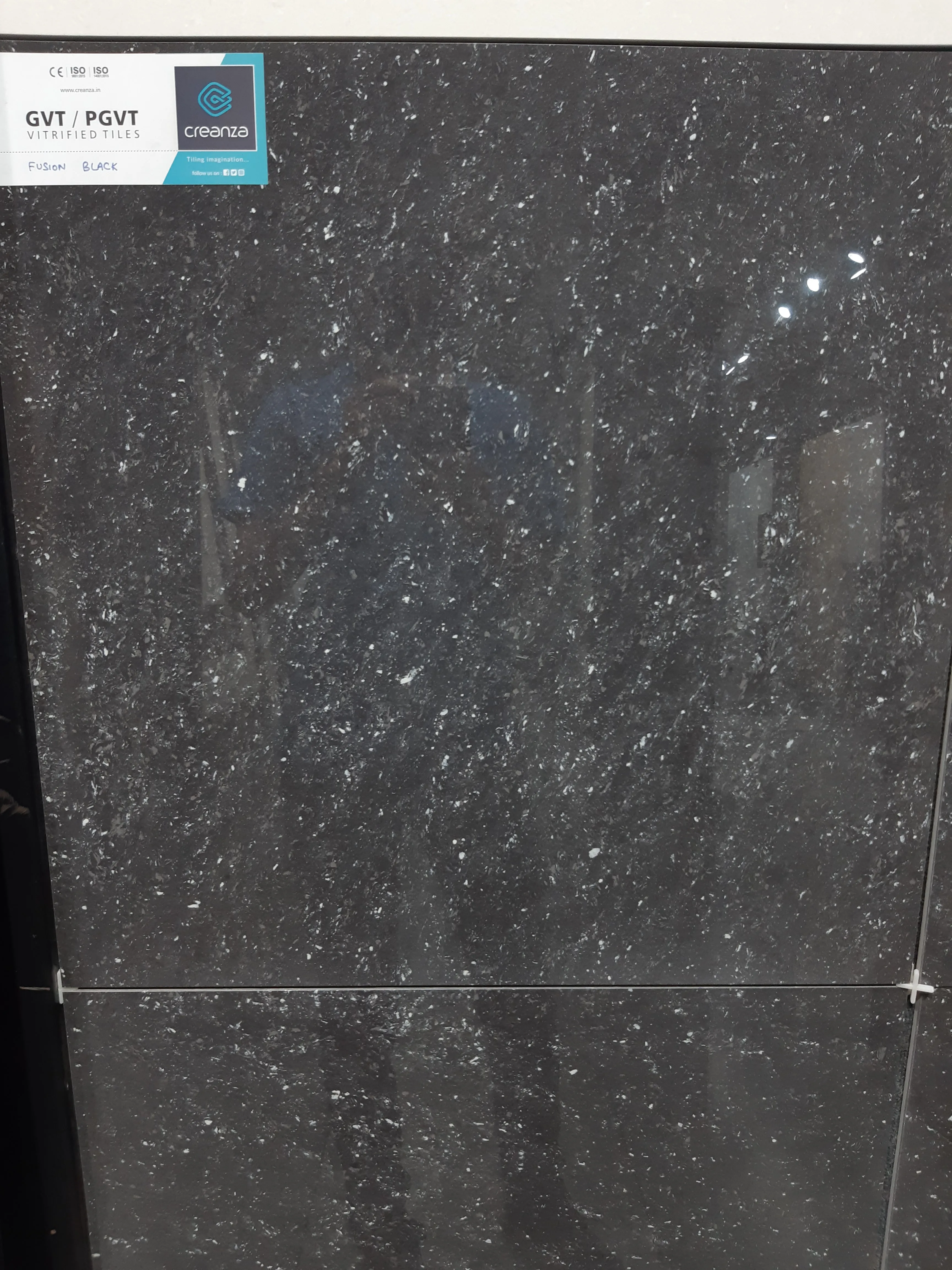 Керамическая плитка темного цвета с двойной загрузкой и большой дорожной областью для торговых центров больниц складов 600x600 мм