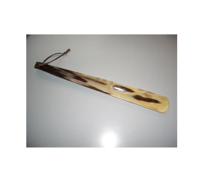 Обувь из натурального рога с естественной полировкой изделием ручной работы и для металлической стойки