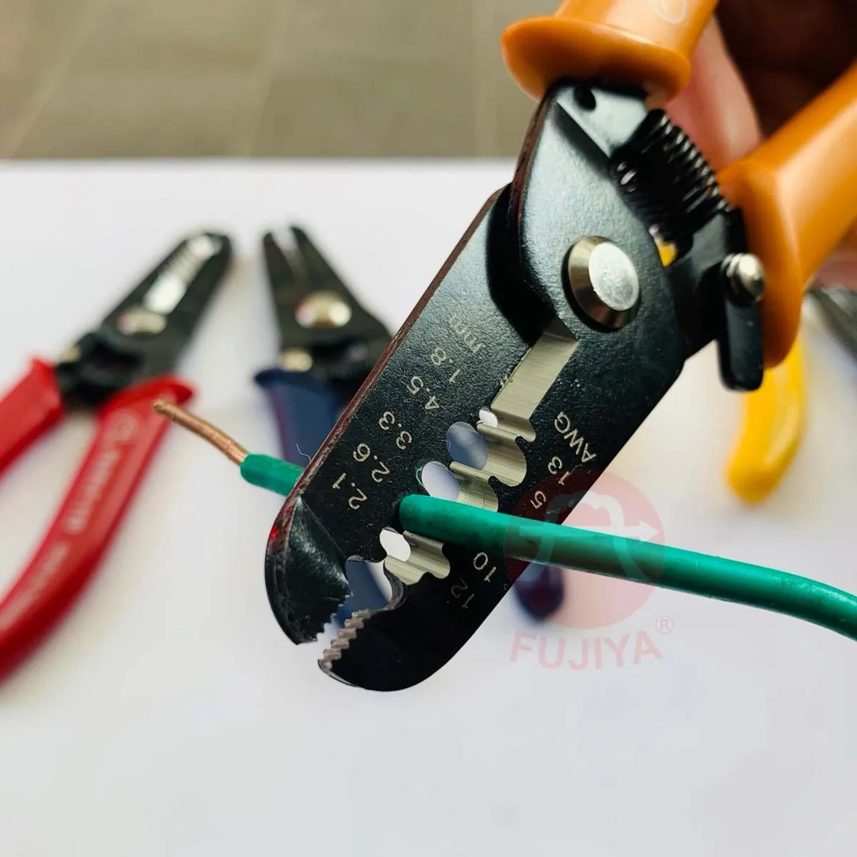 Electricain Multitool Automatic Wire Stripper l PVE comfort handle l S55C high carbon steel l