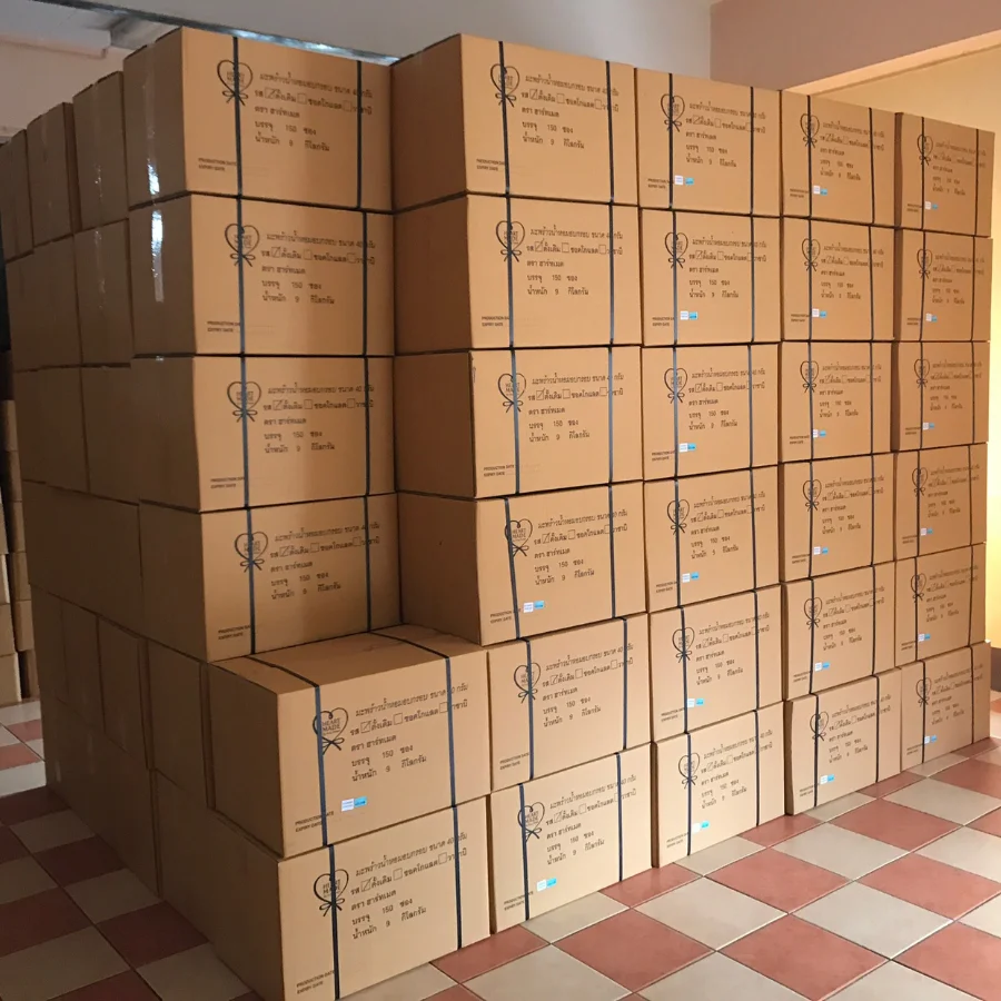 
16 Flavors Cashew Nuts 500 Grams In Which The Grade Of Cashew Nut Is Jumbo Size 