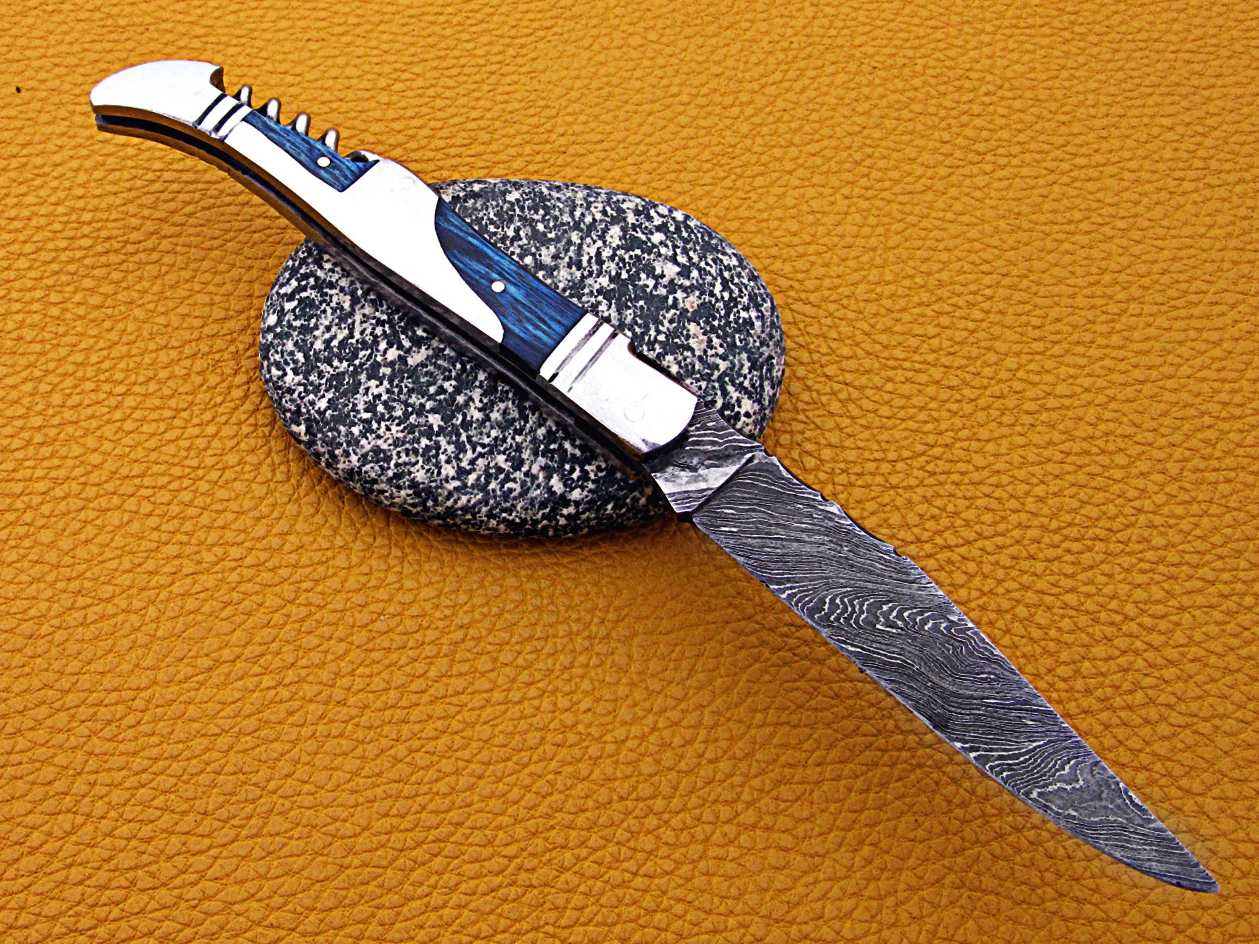 100% оптовая продажа высокое качество ручной работы Дамасская сталь складной нож/карманный нож для повседневного использования с деревянной ручкой и кожа оболочки SCW-FK-0065