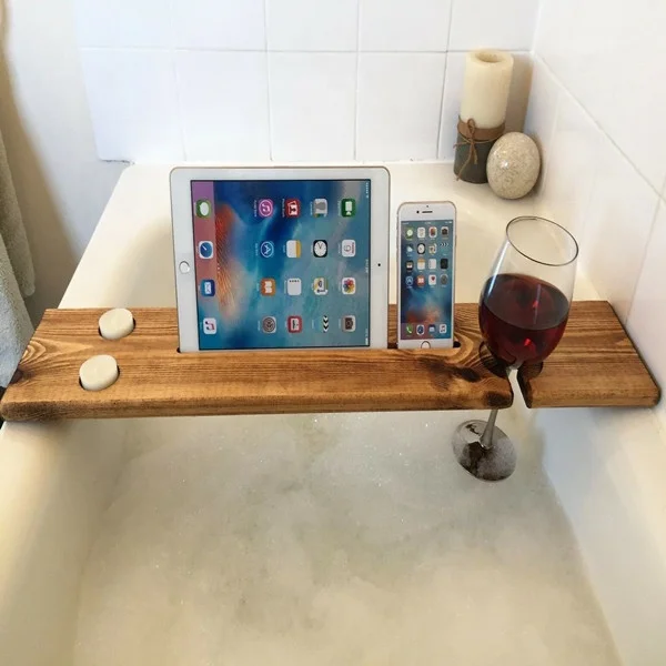 China Professional Supplier Premium Pine Wood Single Board Bathtub Tray Caddy with Ipad Slot Candle Holders Glass Cup Support