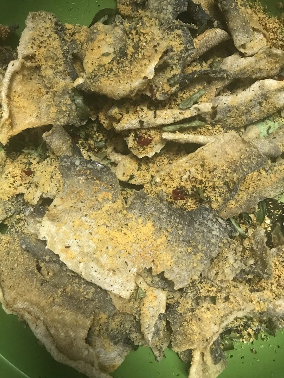 FRIED FISH SKIN HIGH QUALITY / SALMON FISH SKIN FROM VIETNAM / Ms.Thi Nguyen +84 988872713