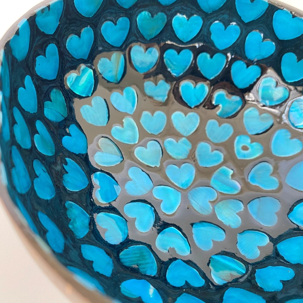Handmade Coconut Shell Bowl with ATM Sea Shell Within Heart Patterns Onside OEM ODM Customize Accept