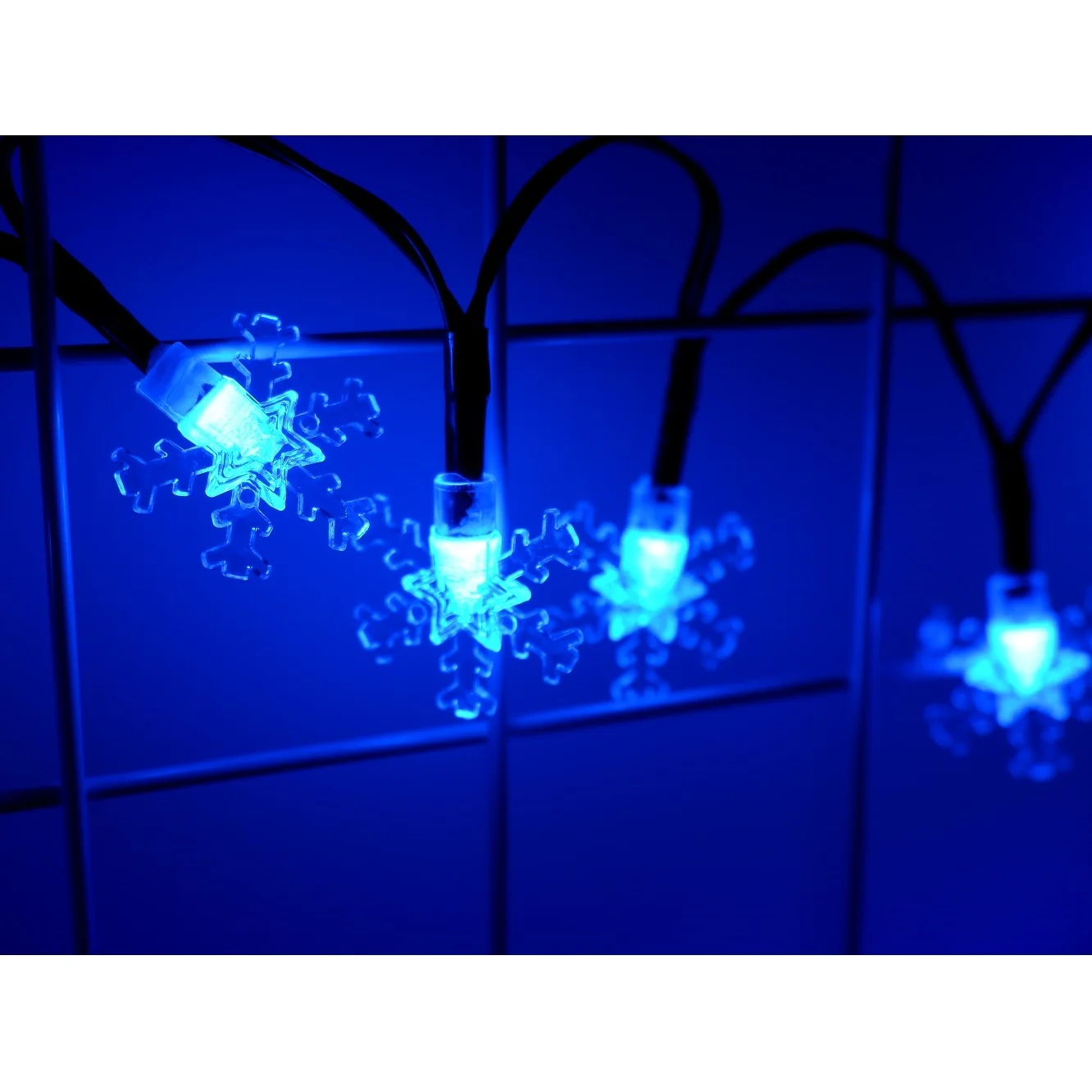 Multilcolor Battery Operated PVC String Light With LED Christmas Snowflake Offset Printing For Indoor Christmas Home Lights