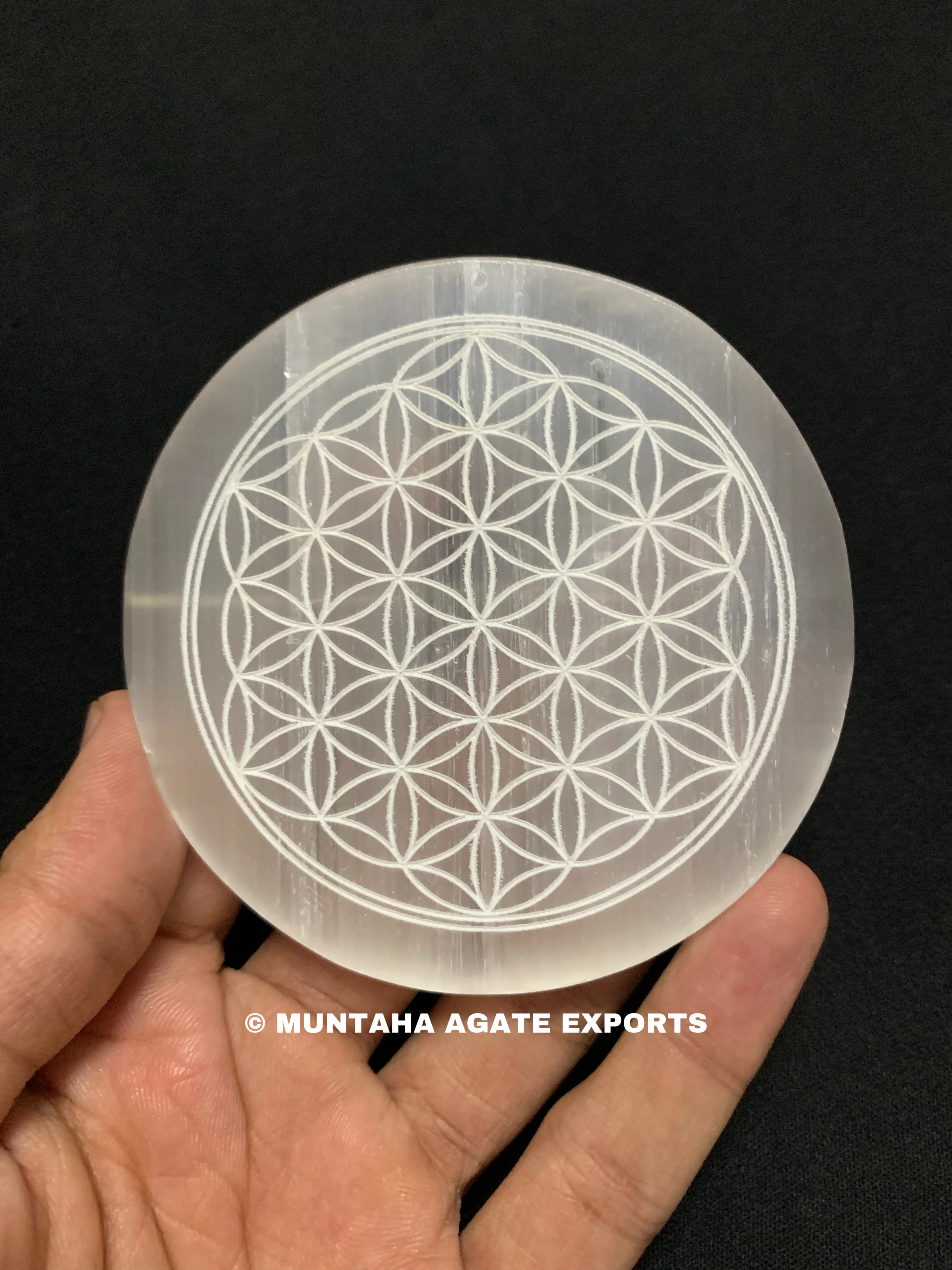 Beautiful Flower Life Engraved Selenite Charging Plate White Crystal Material round Circle Shape with Muntaha Agate Circle Shape