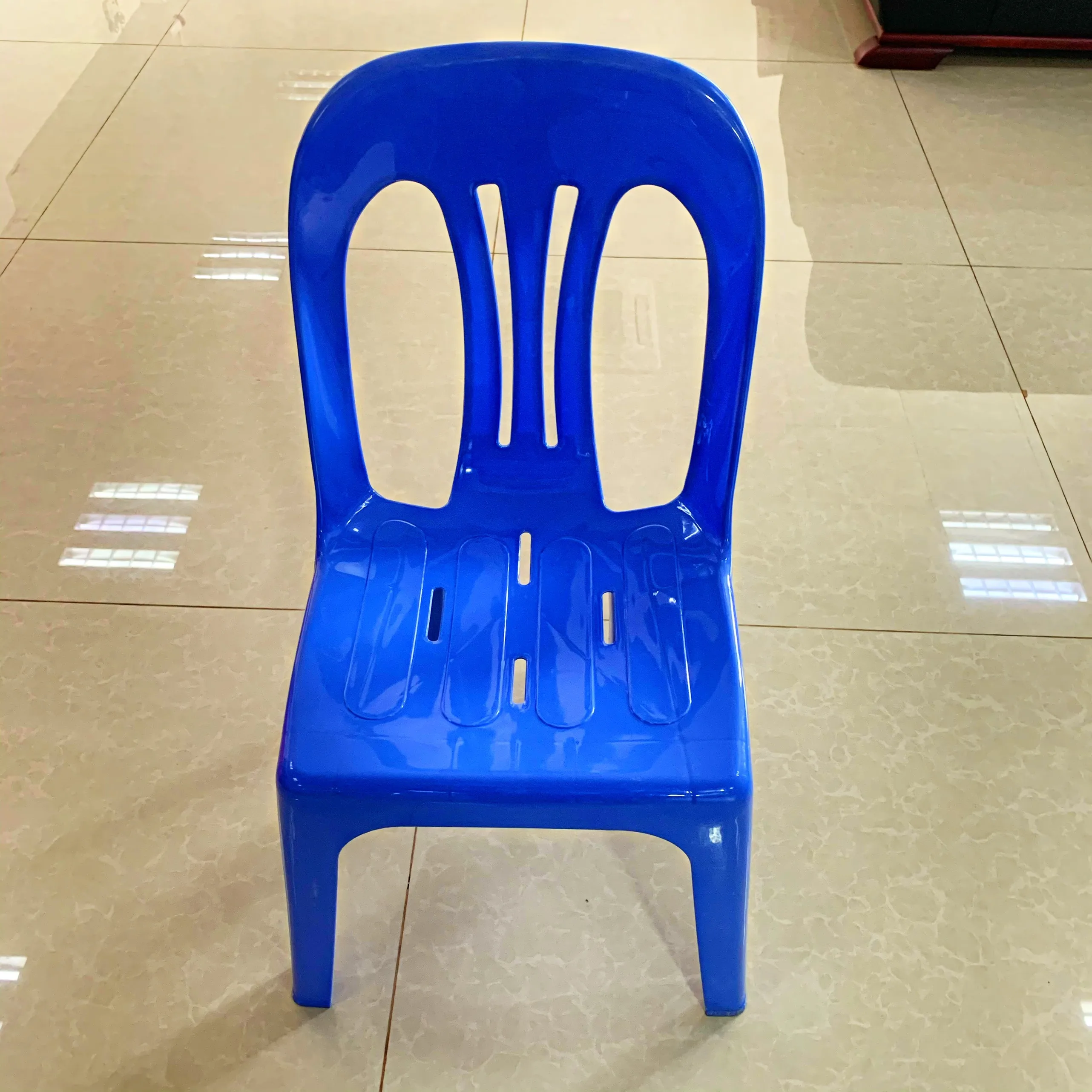 HIGH QUALITY PLASTIC CHAIR