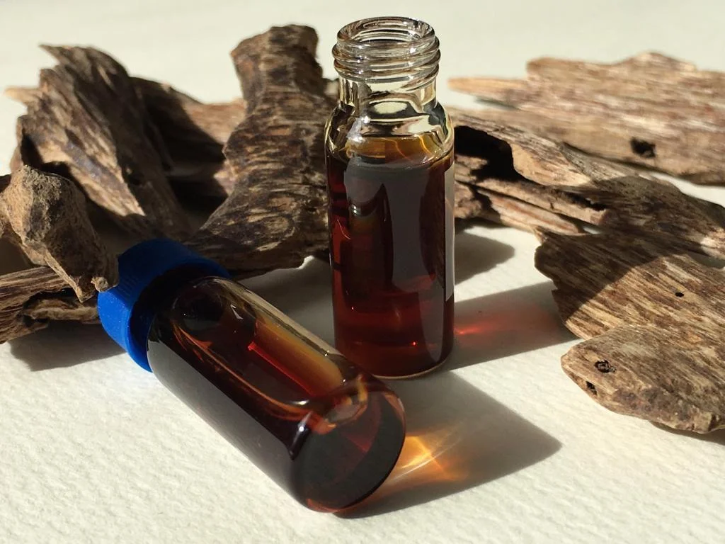 ESSENTIAL OIL 100% PURE NATURAL VIETNAM OUD OIL WITH TOP QUALITY