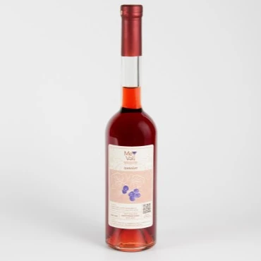 Black currant liqueur