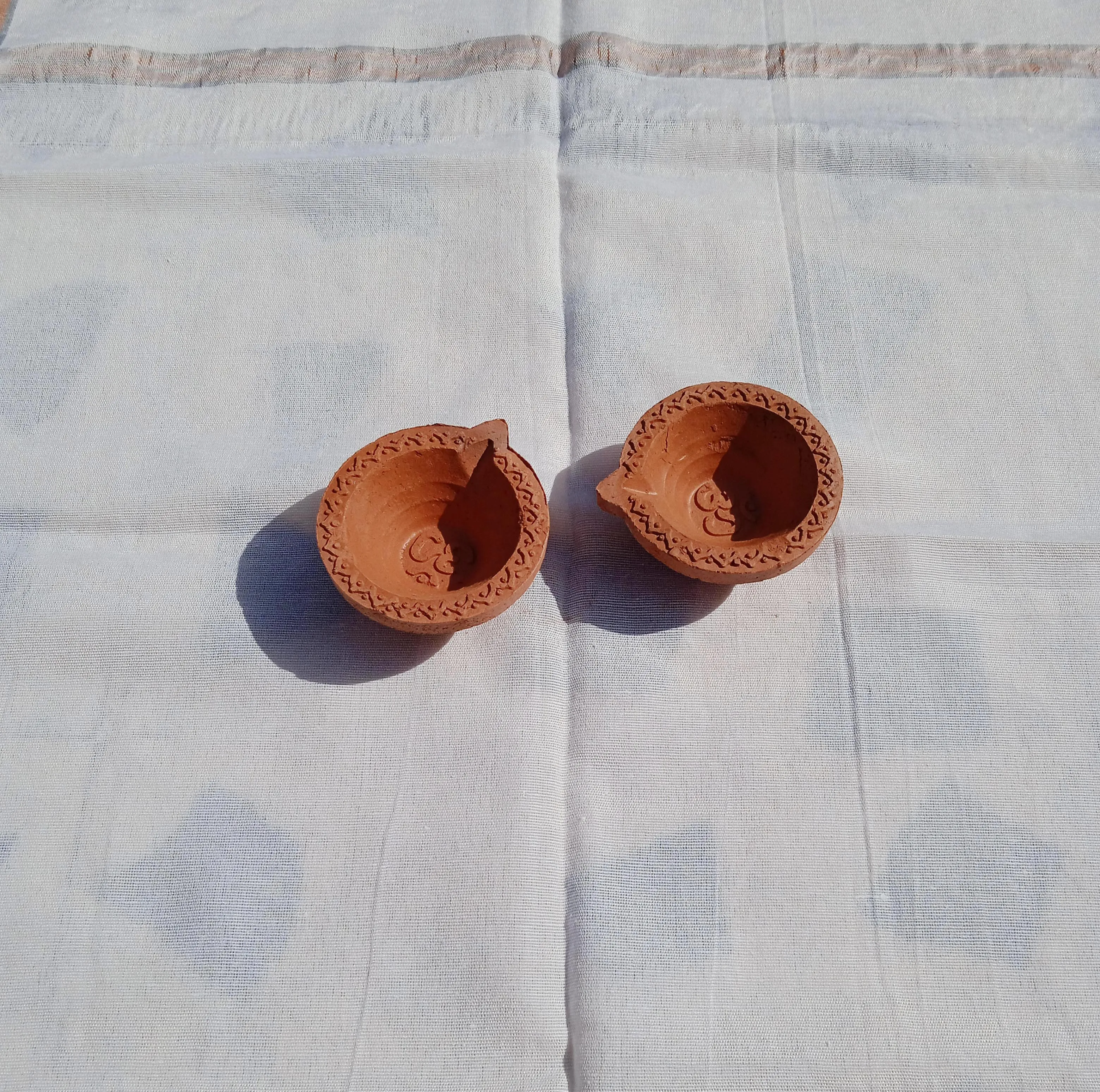 Natural clay terracotta Handmade red clay diwali diyas oil lamps deepak for diwali festival and rituals in small sizes