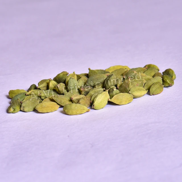 Natural Best Quality Fresh Green Cardamom Elachi Spice for Wholesale green cardamom dry Best cardamom Market price