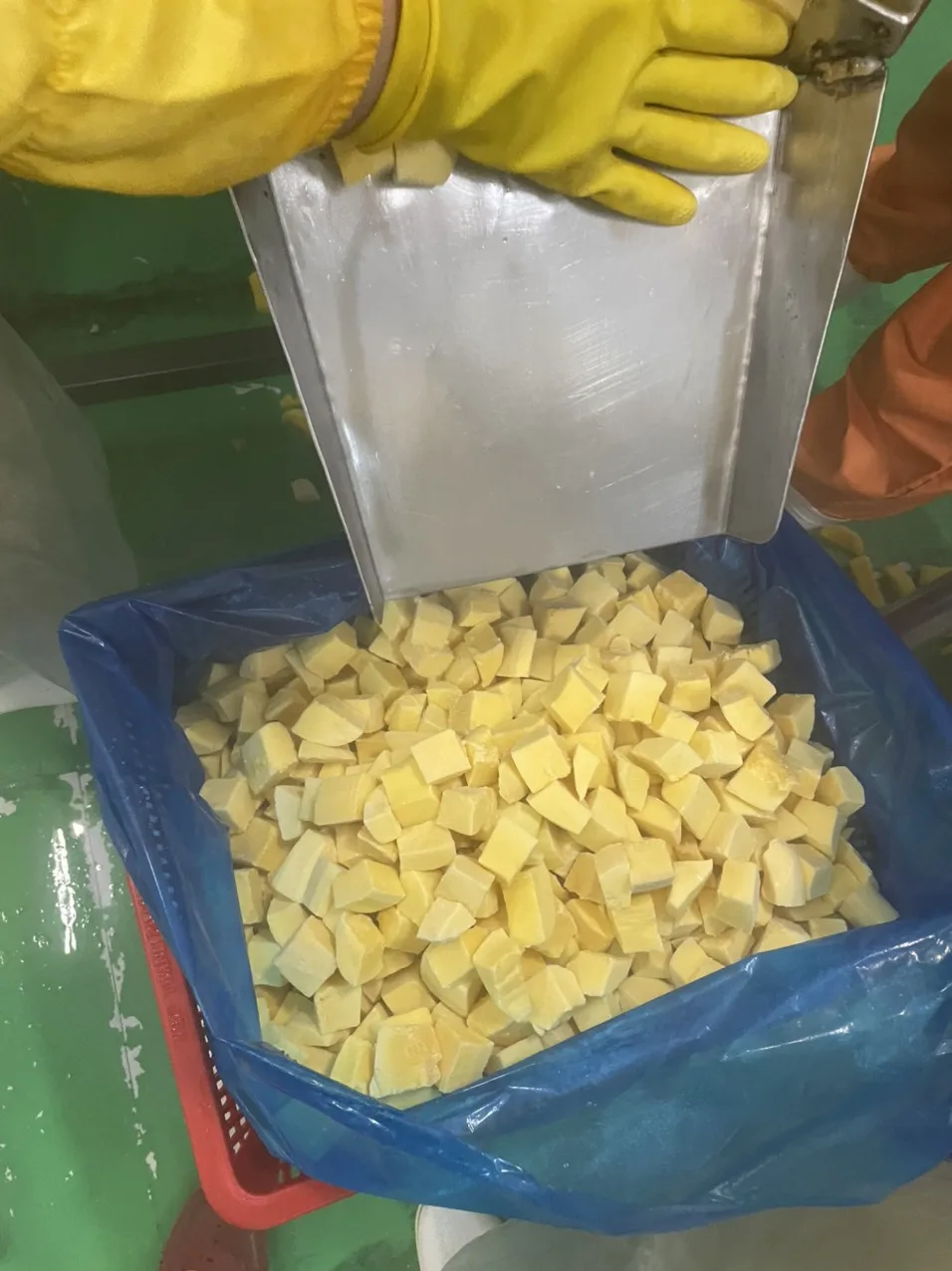  Высококачественные кубики из замороженного манго
