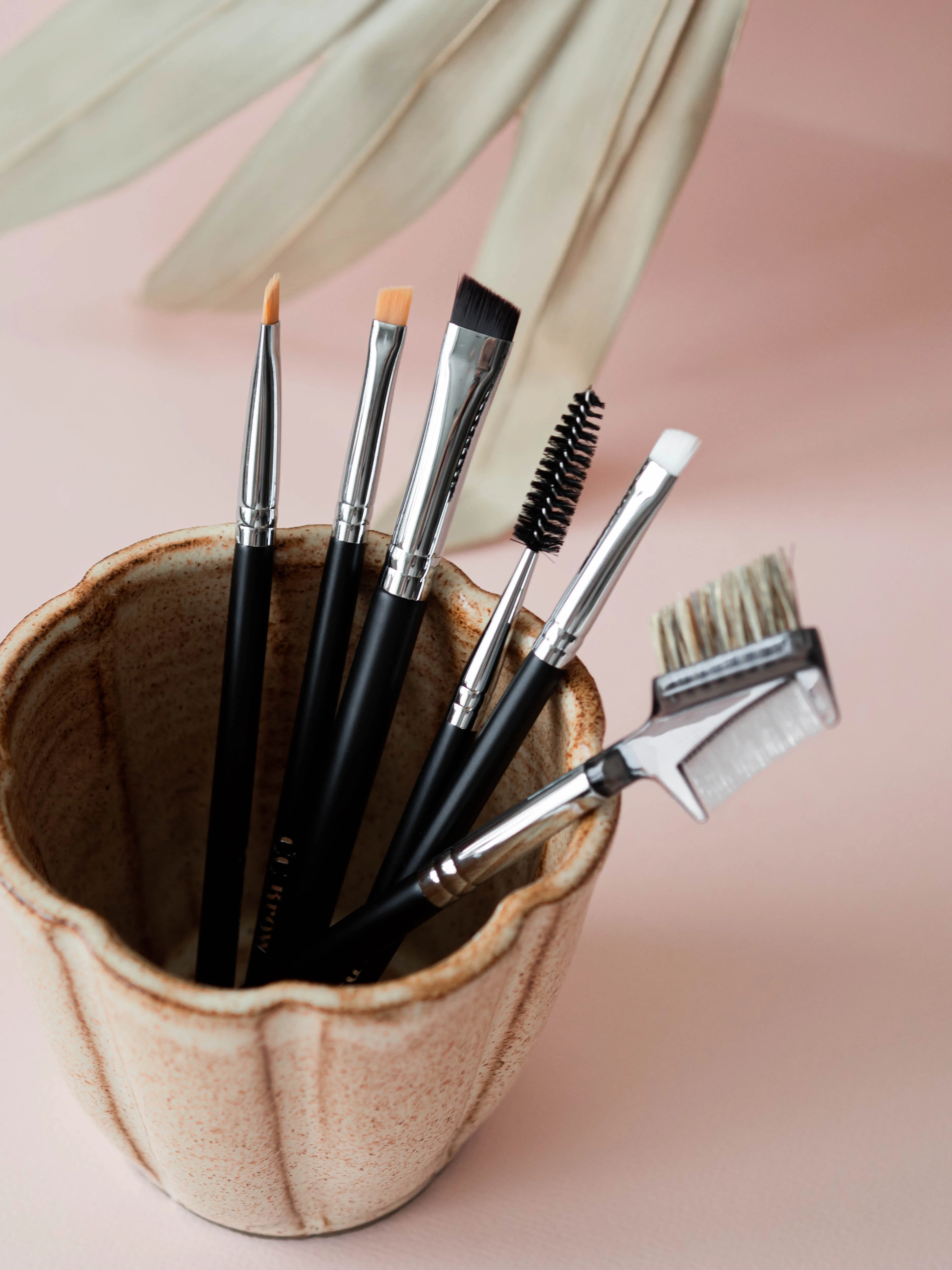 Comfortable reversible eyebrow brush suitable for beginners in henna staining wholesale, tools makeup