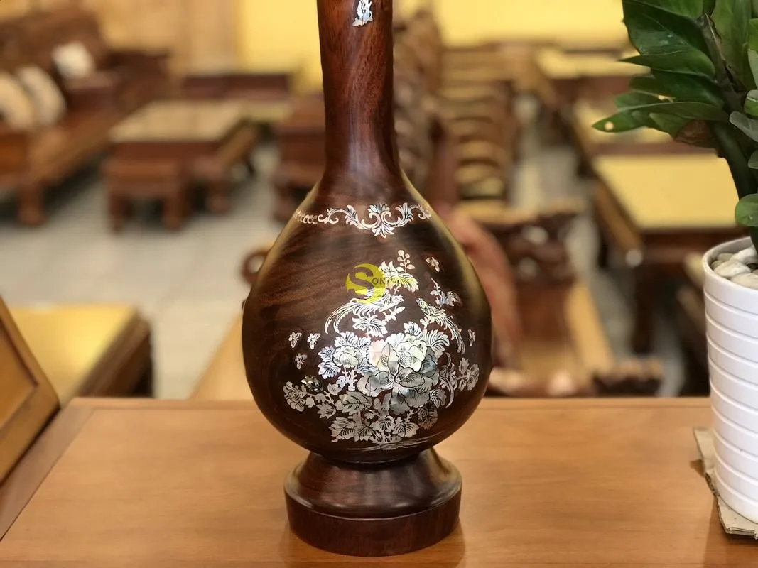 Молодые женщины искусство ладан дерево