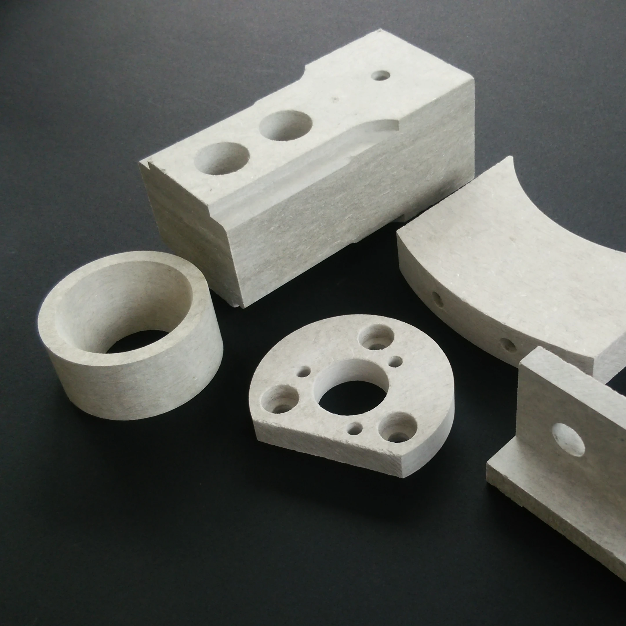 Thermal insulation board made of cement and glass fiber