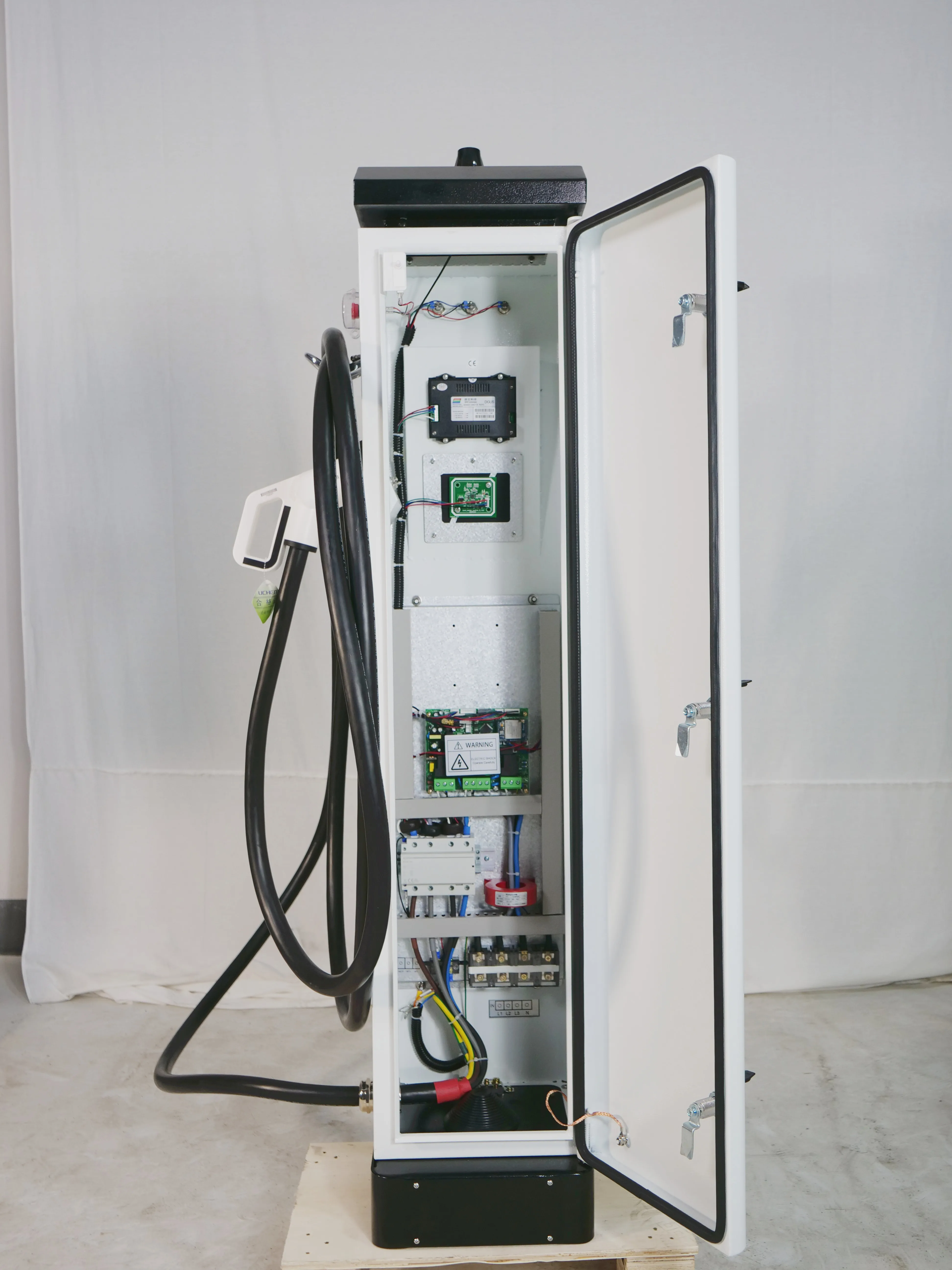 EV зарядная станция 32 А 22 кВт напольный с сертификацией CE экран 4 3