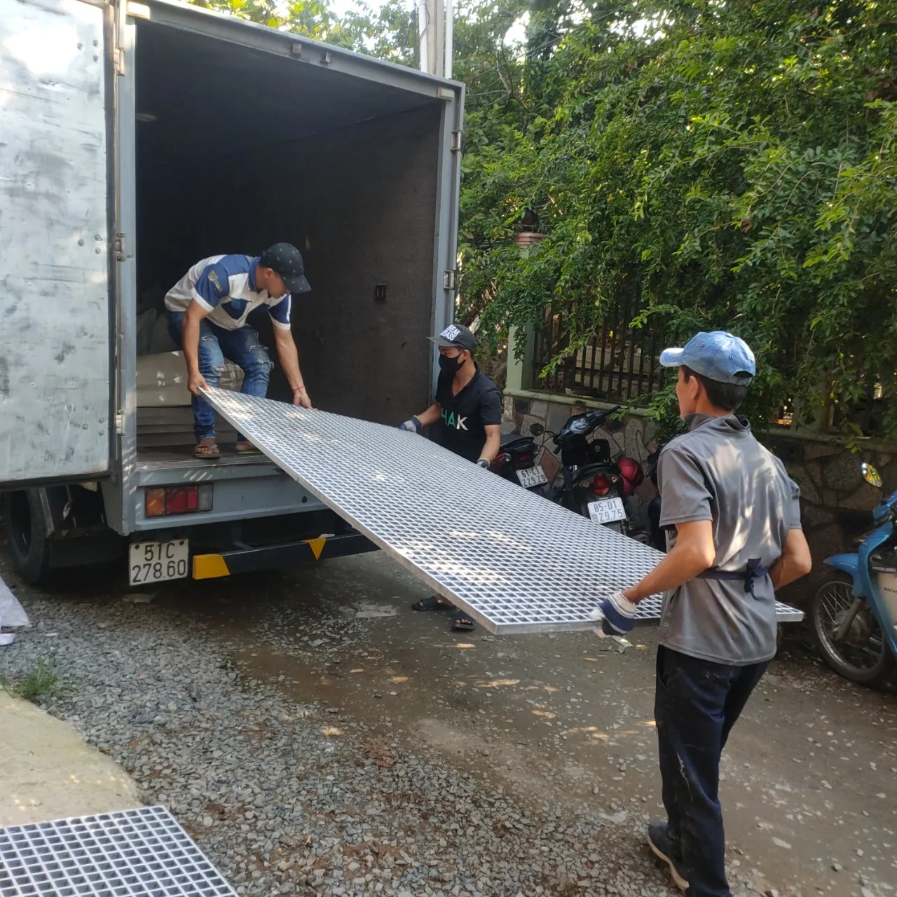 Anti-slip Flame Retardant Molded Composite Grating FRP Gray with Glass Fiber and Additives