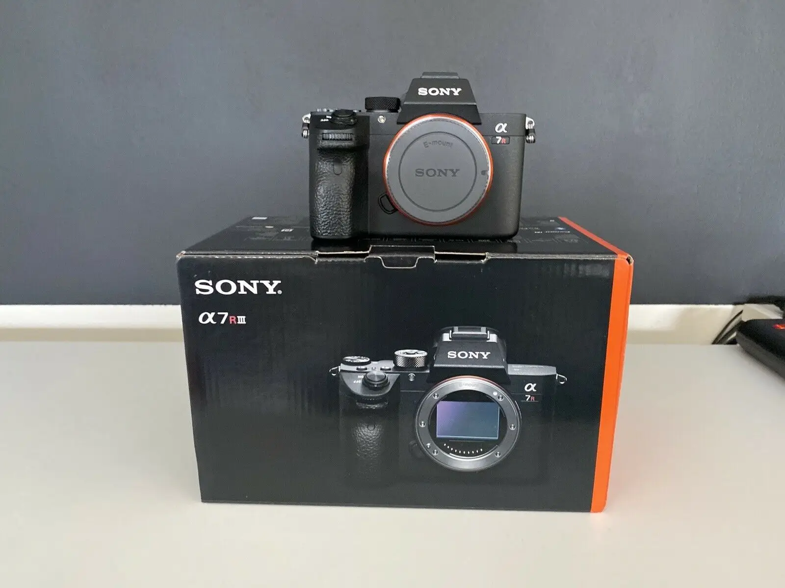 
Wholesales For Sony Alpha a6400 Mirrorless Digital Camera with 16-50mm Lens+ 64GB Pro Video Kit 