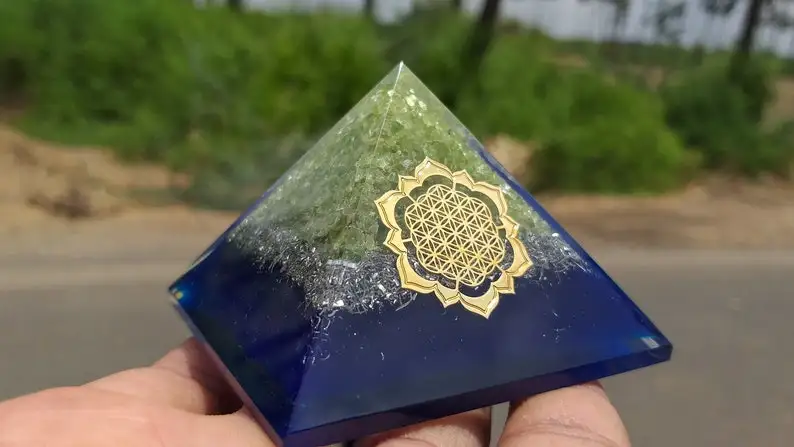 Хит продаж популярная Пирамида оргона новый перидот оргонит | Цветок жизни Кристальная сетка Удивительный подарок Набор для медитации Чакра альфазаль