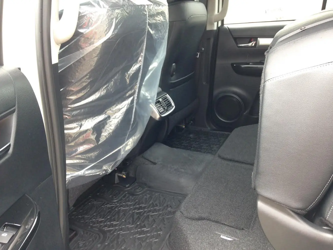 100% GOOD Pickup Truck for sale Toyota Hilux diesel pickup 4x4 in New Cars in stock