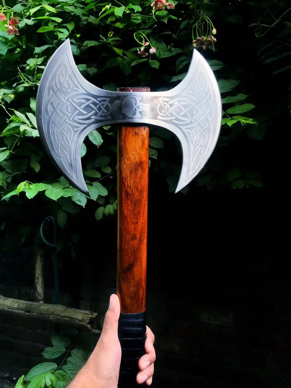 Многофункциональный тактический топор ручной работы для кемпинга выживания из высокоуглеродистой стали с двумя лезвиями и пеной