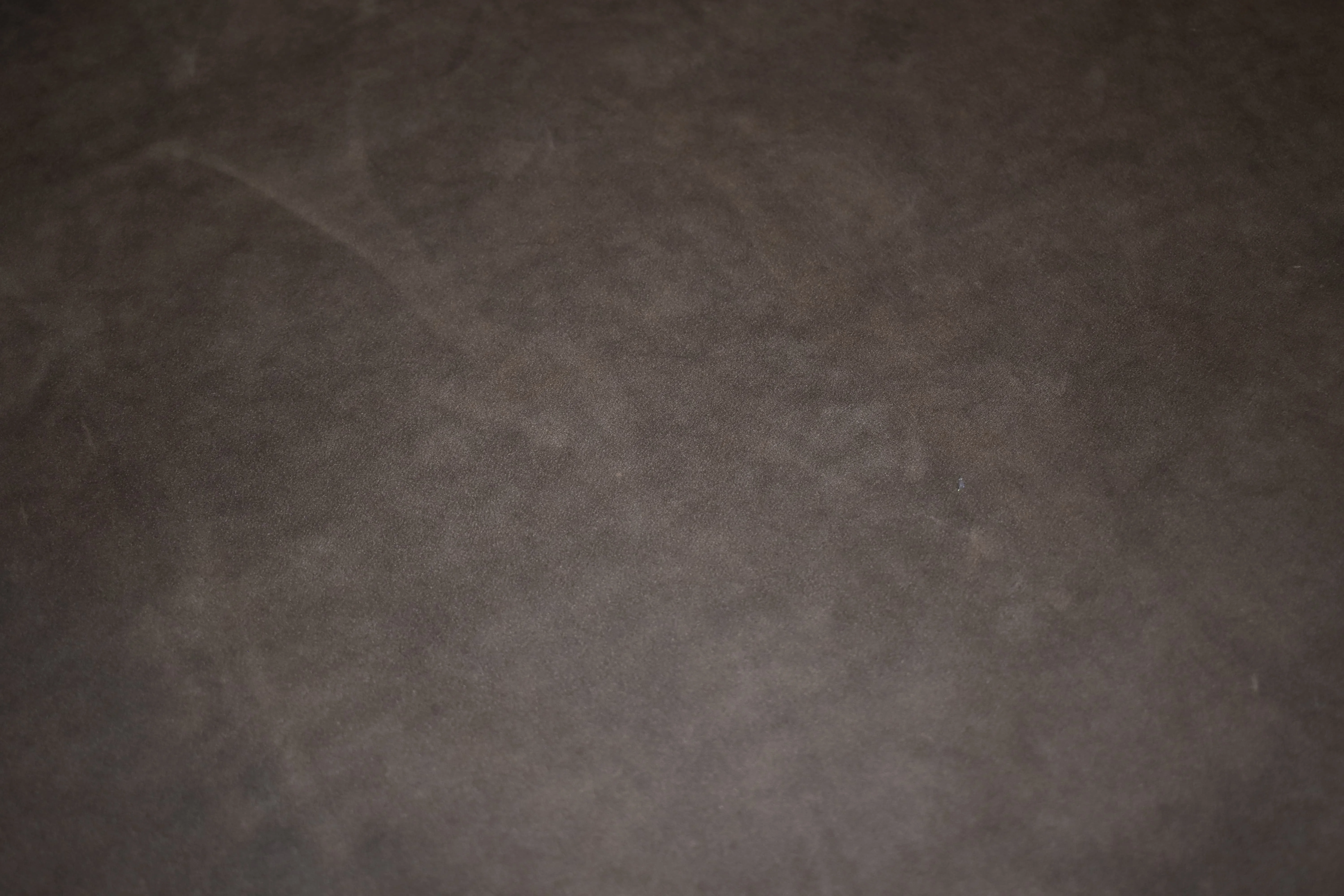 Полностью зернистая нубуковая коровья кожа толщиной 1 3 5 мм Гладкая и круглая. Идеально подходит для диванов кресел