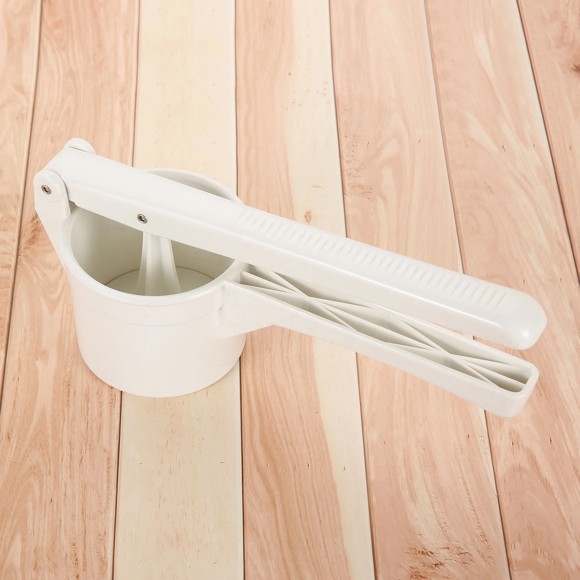 Incredible White Plastic Heavy Duty Potato Ricer with 2 Interchangable Discs for Vegetable Fruit Purees Juicer Baby Food